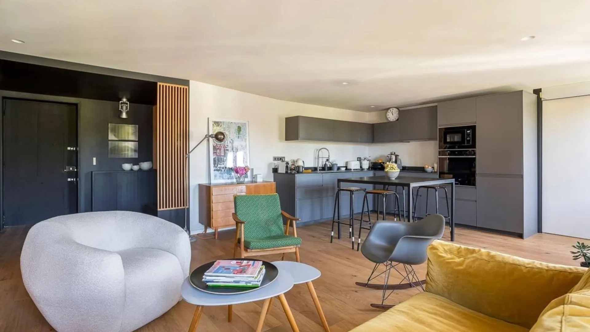 Amazing Flat ! 2 Bed Rooms Downtown location